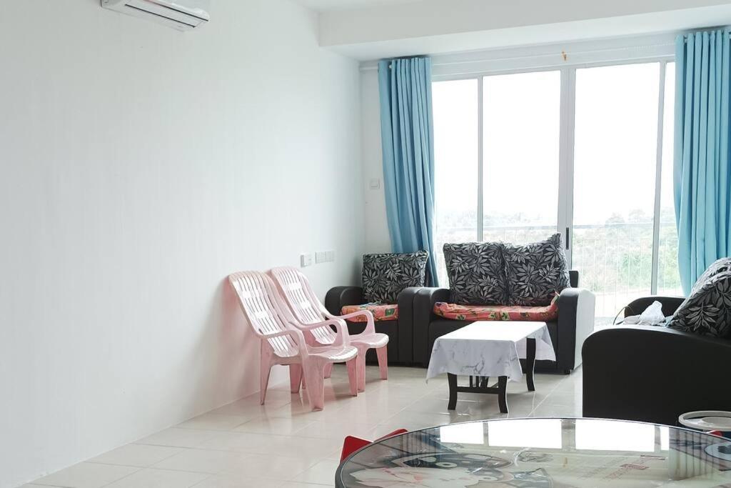 Ike Village Homestay Near With Uitm Kota Samarahan Exterior foto
