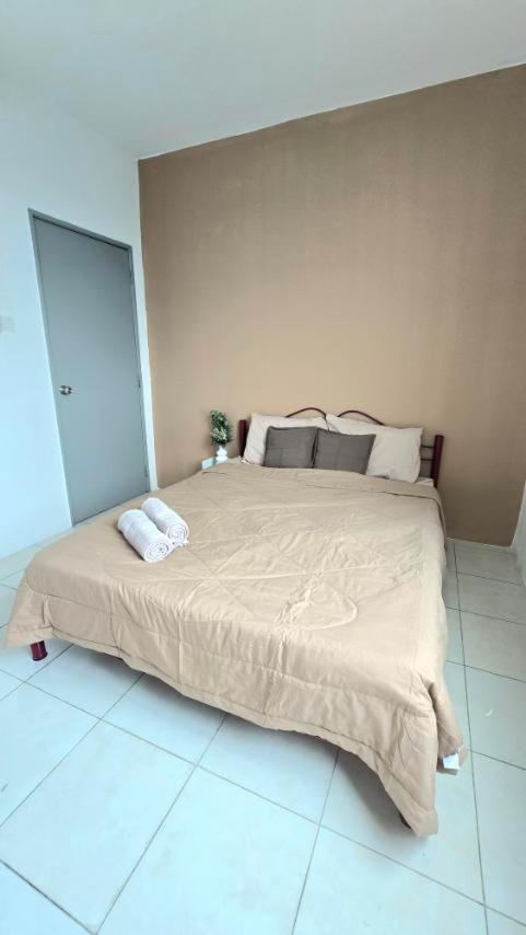 Ike Village Homestay Near With Uitm Kota Samarahan Exterior foto